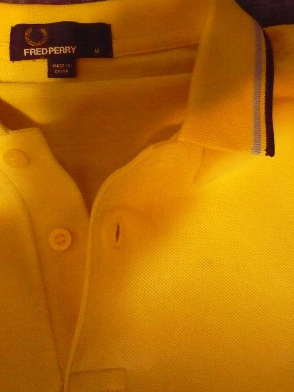 FRED PERRY POLO SHIRT MEDIUM YELLOW SHORT SLEEVES.